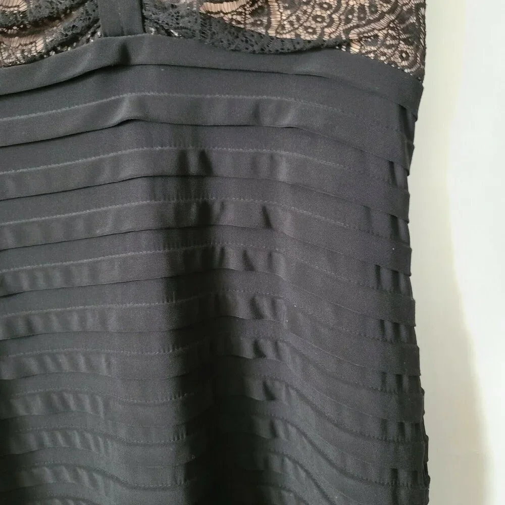 Adrianna Papell Lace Cocktail Dress Black Sz 8 Shutter Pleating Fitted V Neck - Picture 5 of 9